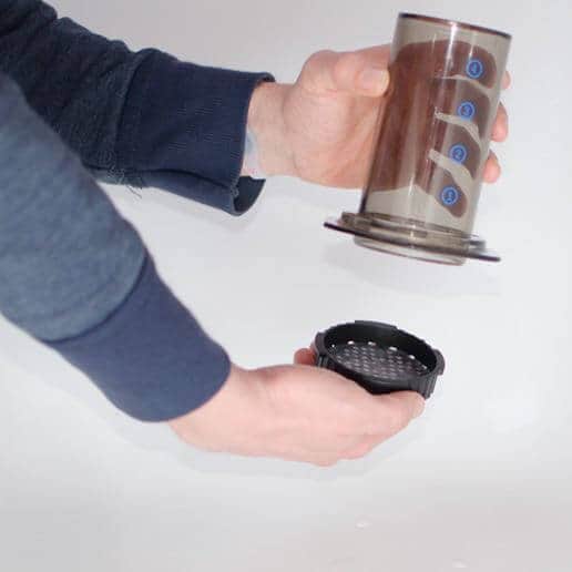 AeroPress einschrauben