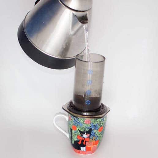 Wasser in die AeroPress