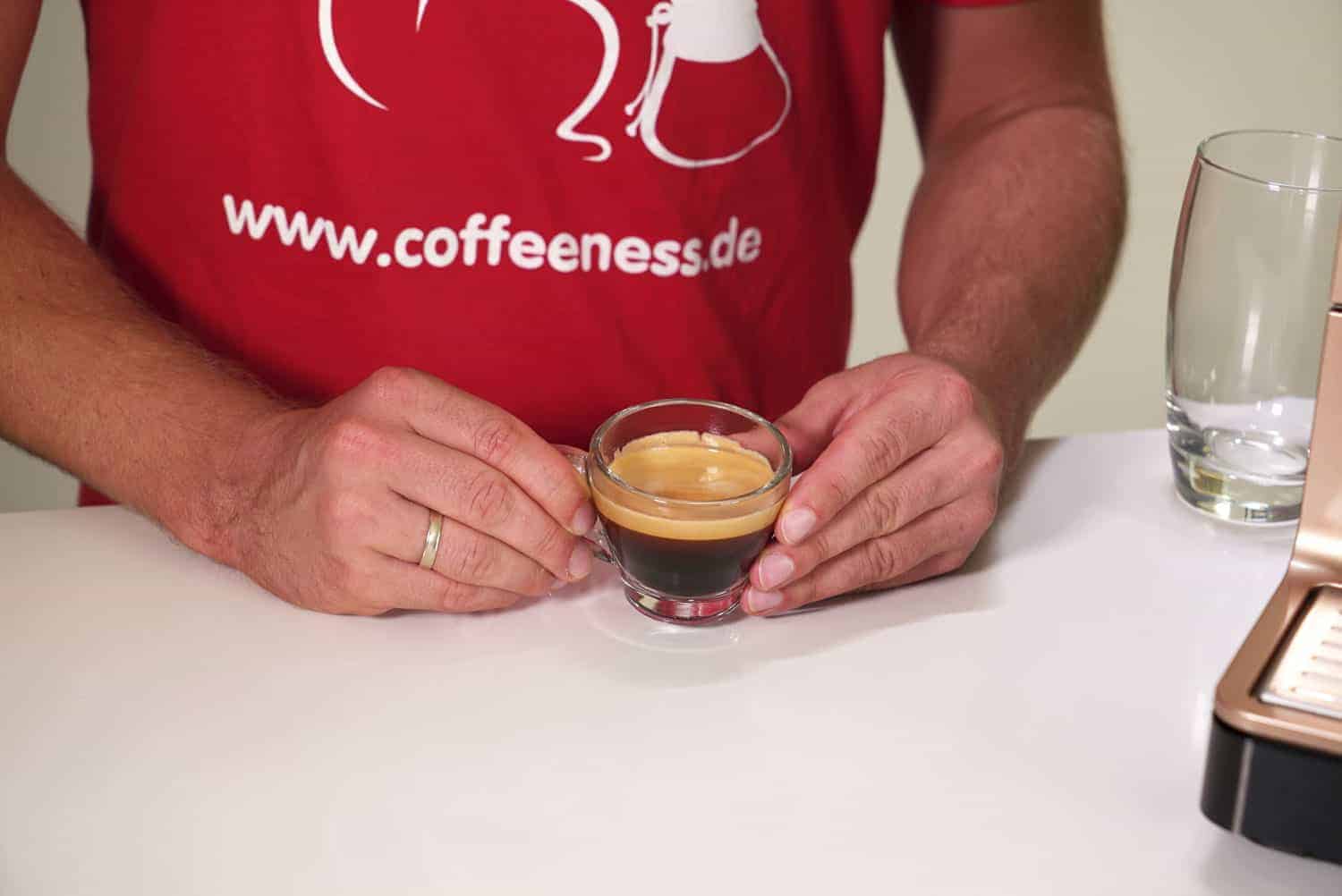Der Espresso hat auch eine Crema