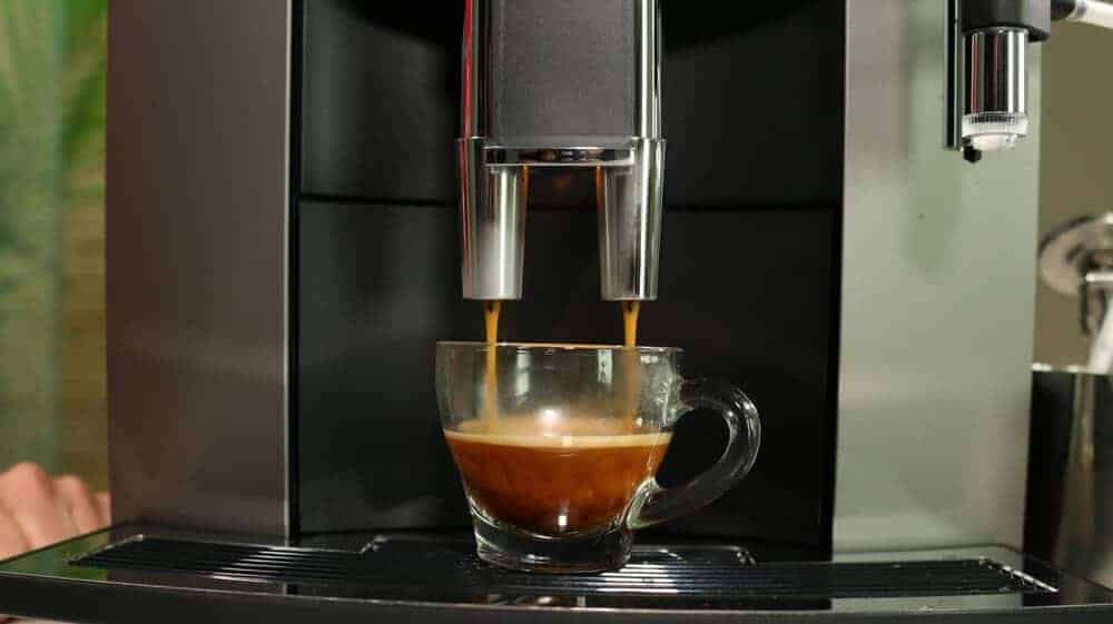 Espresso aus einem Vollautomaten