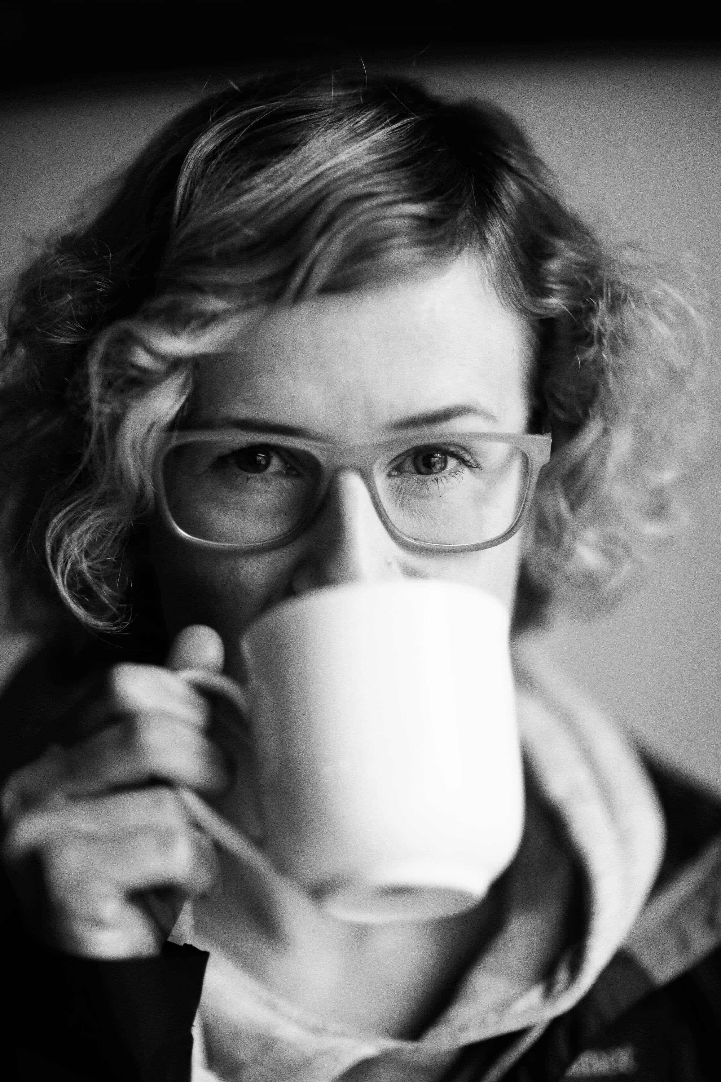 Melanie mit Kaffeetasse