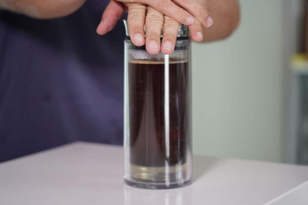 Aufgießen in dem American Press