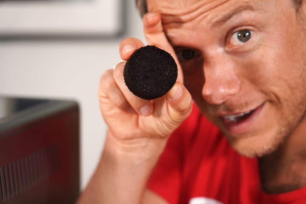Kaffee Puck aud dem Trester-Behälter