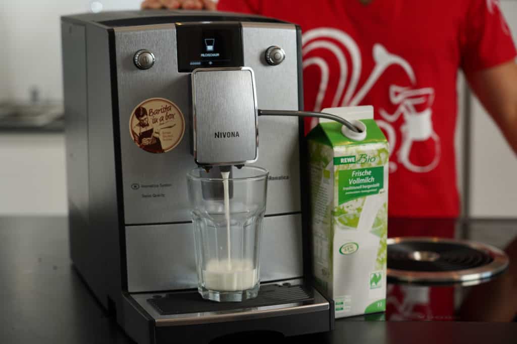 Milchschaumbezug mit dem Nivona Caferomatica