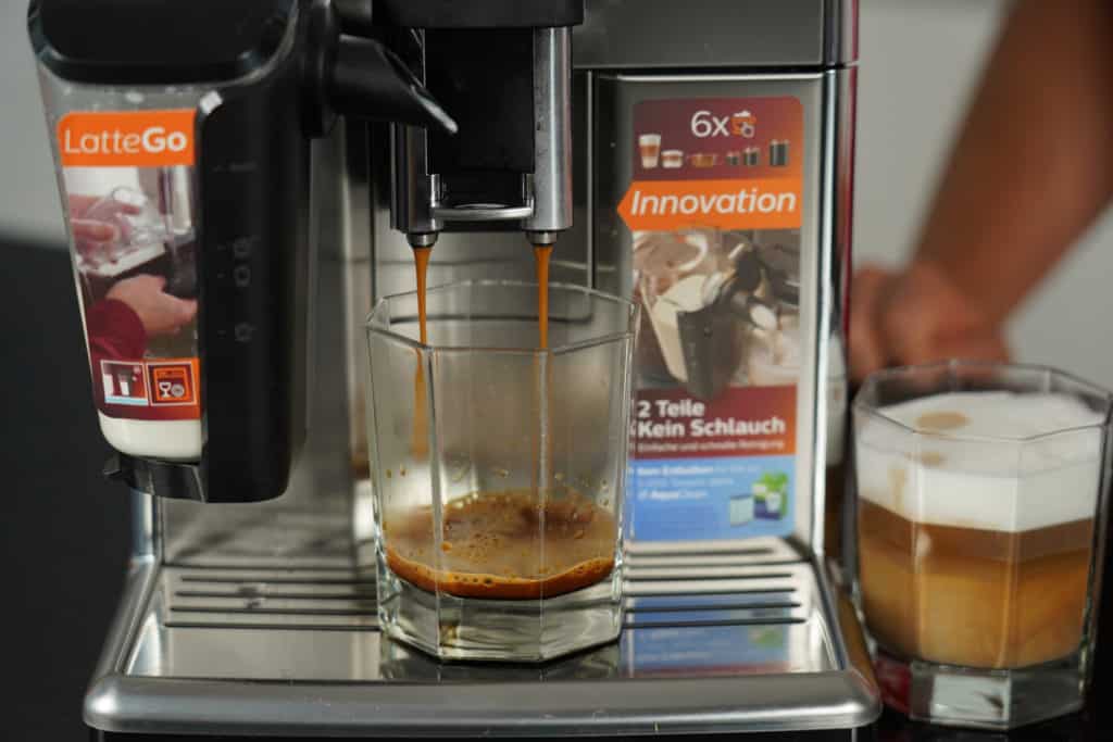 Der Philips 5000 EP5335/10 LatteGo Kaffeevollautomat im Test 2020