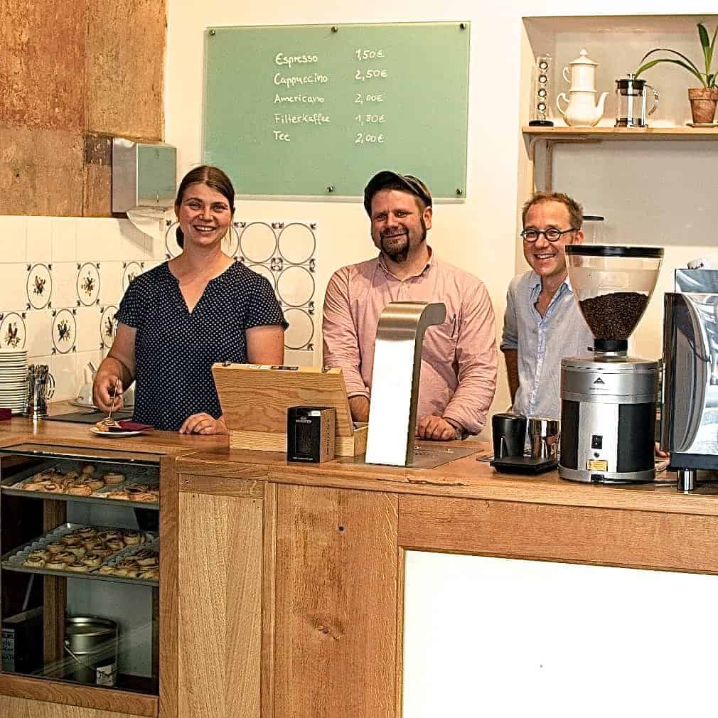 Flying Roasters Team in ihrem Laden