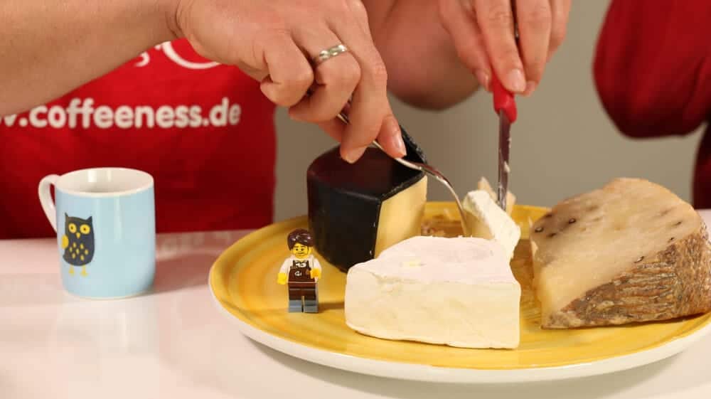 Café et fromage coupe
