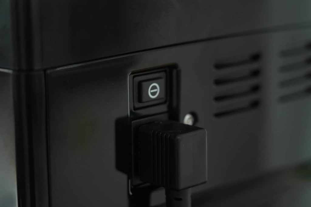 DeLonghi Dinamica: primer plano del interruptor principal