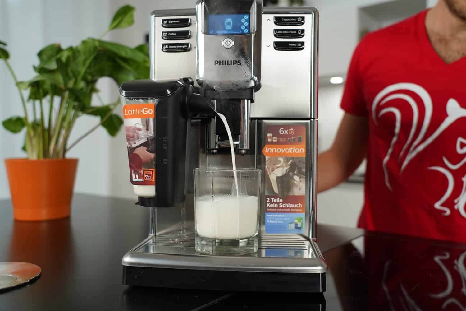 Philips 5000 Serie LatteGo Koffiezetapparaat bonen melkschuim-uitloop