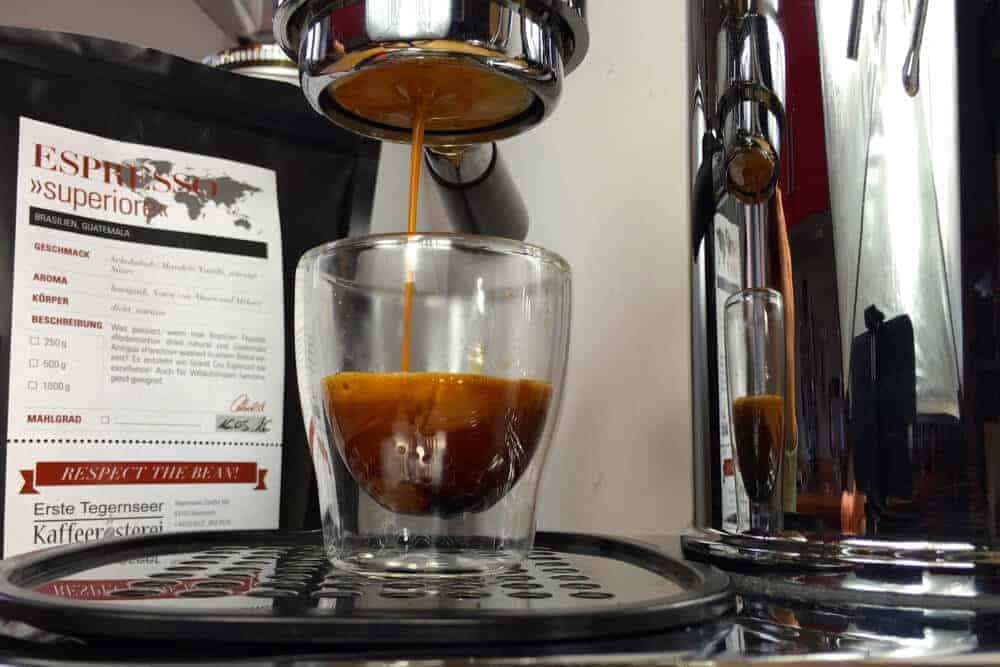 https://www.coffeeness.de/wp-content/uploads/2019/02/la_pavoni_professional_expresso_II_fr.jpg