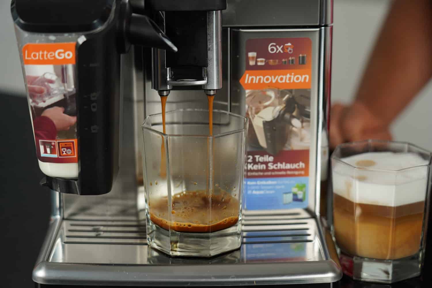 Cafetera Philips serie 5000: dispensando expreso