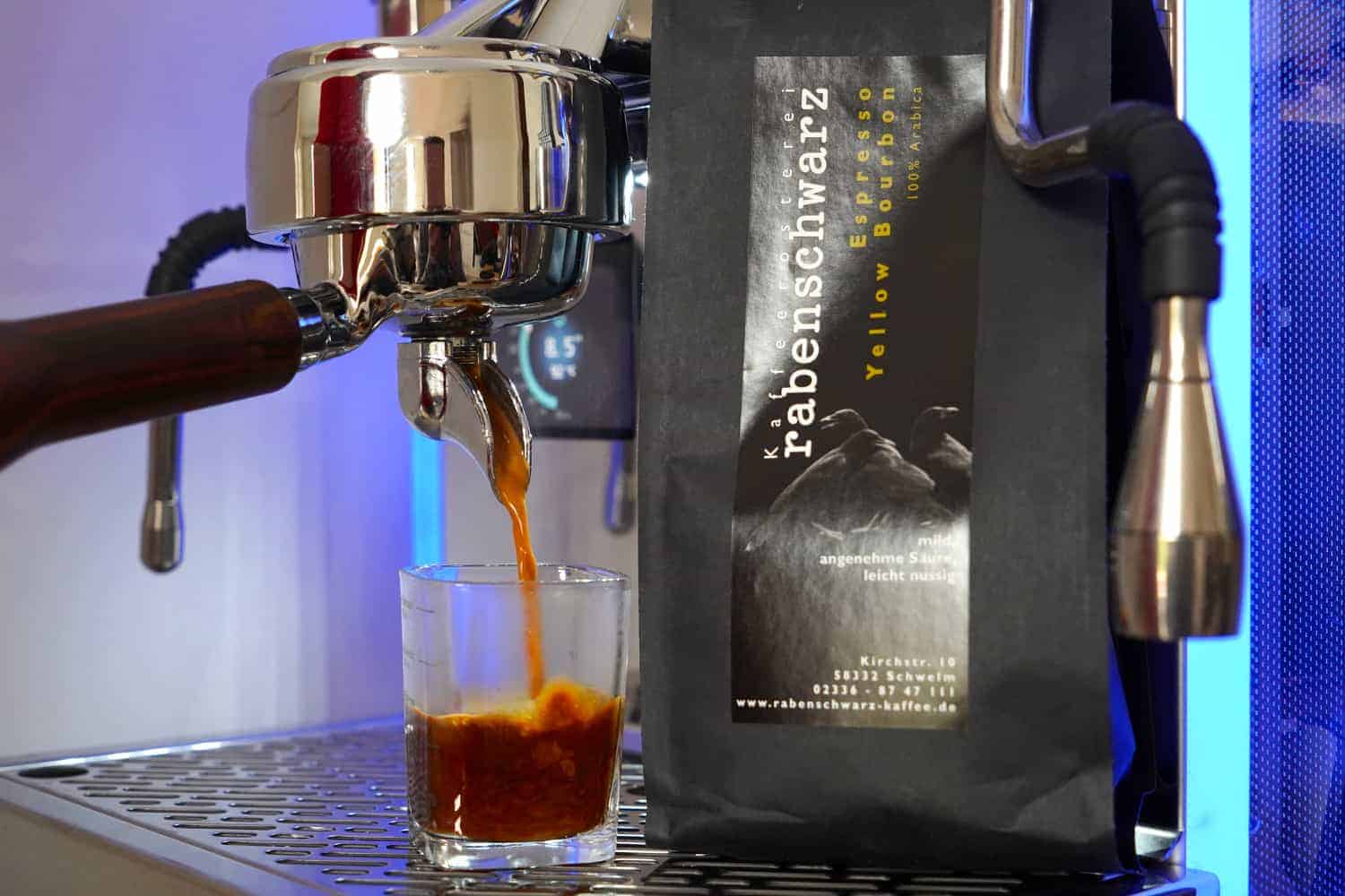 Rabenschwarz Espresso aus dem Siebträger