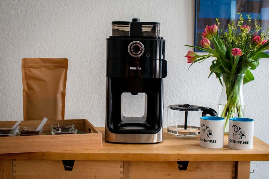 Kaffeemaschine mit Mahlwerk Front ohne Kanne