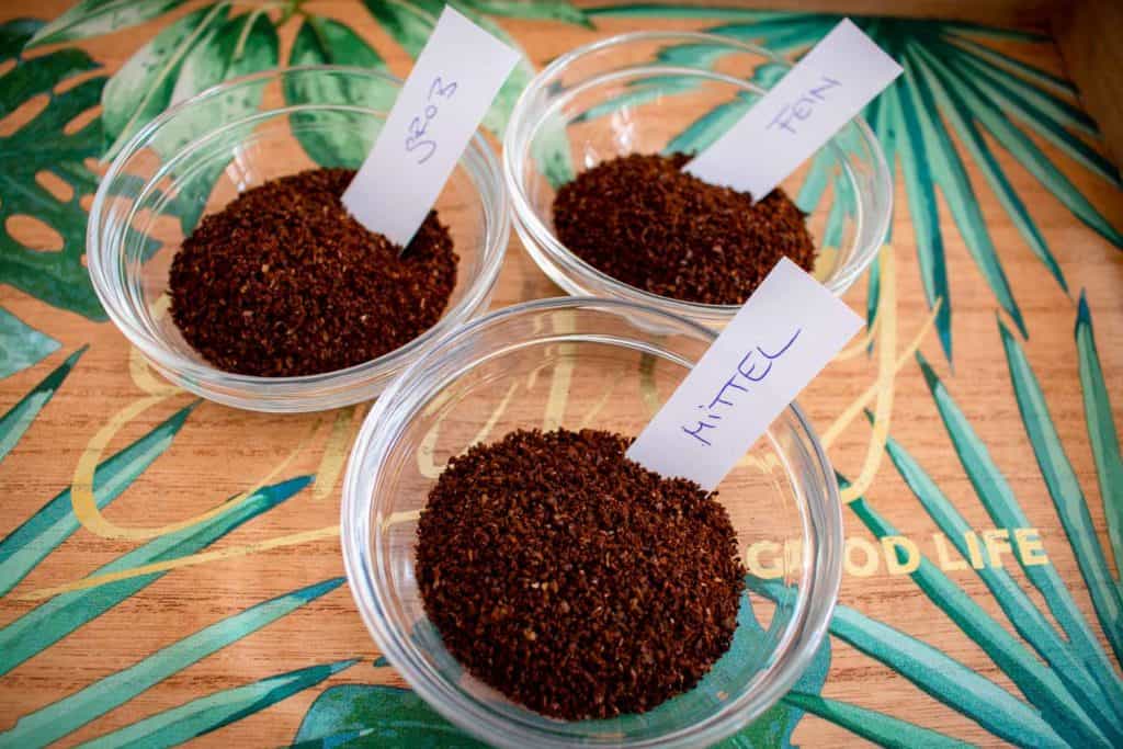 Philips Grind und Brew HD7769/00 Kaffeemaschine mit Mahlwerk Kaffeemehl Nahaufnahme