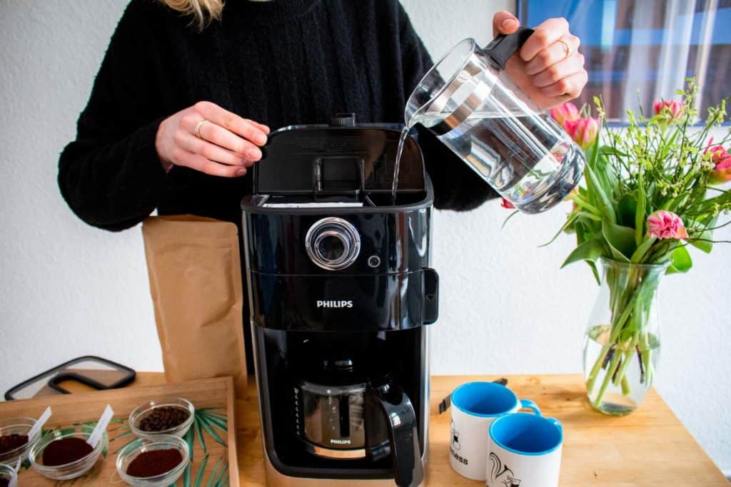 Philips Grind und Brew HD7769/00 Kaffeemaschine mit Mahlwerk Wasser Einfuellen