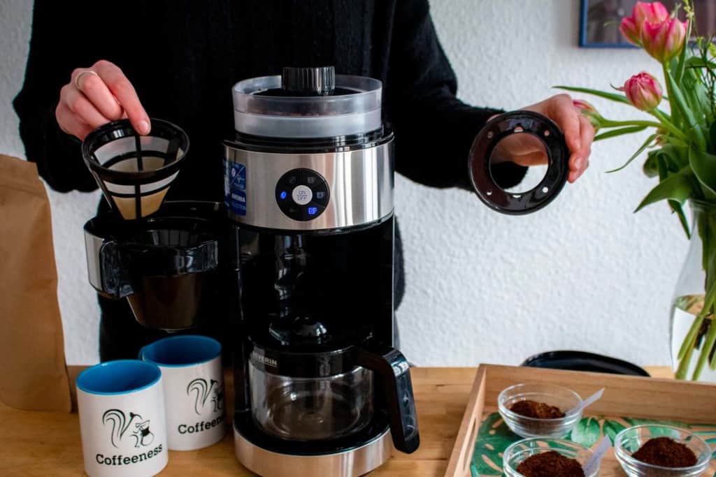 Severin Kaffeeautomat mit Mahlwerk Filter draussen