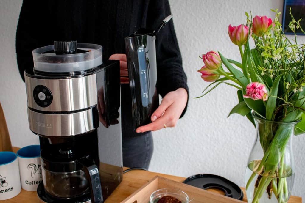 Severin Kaffeevollautomat Wasserbehaelter draussen