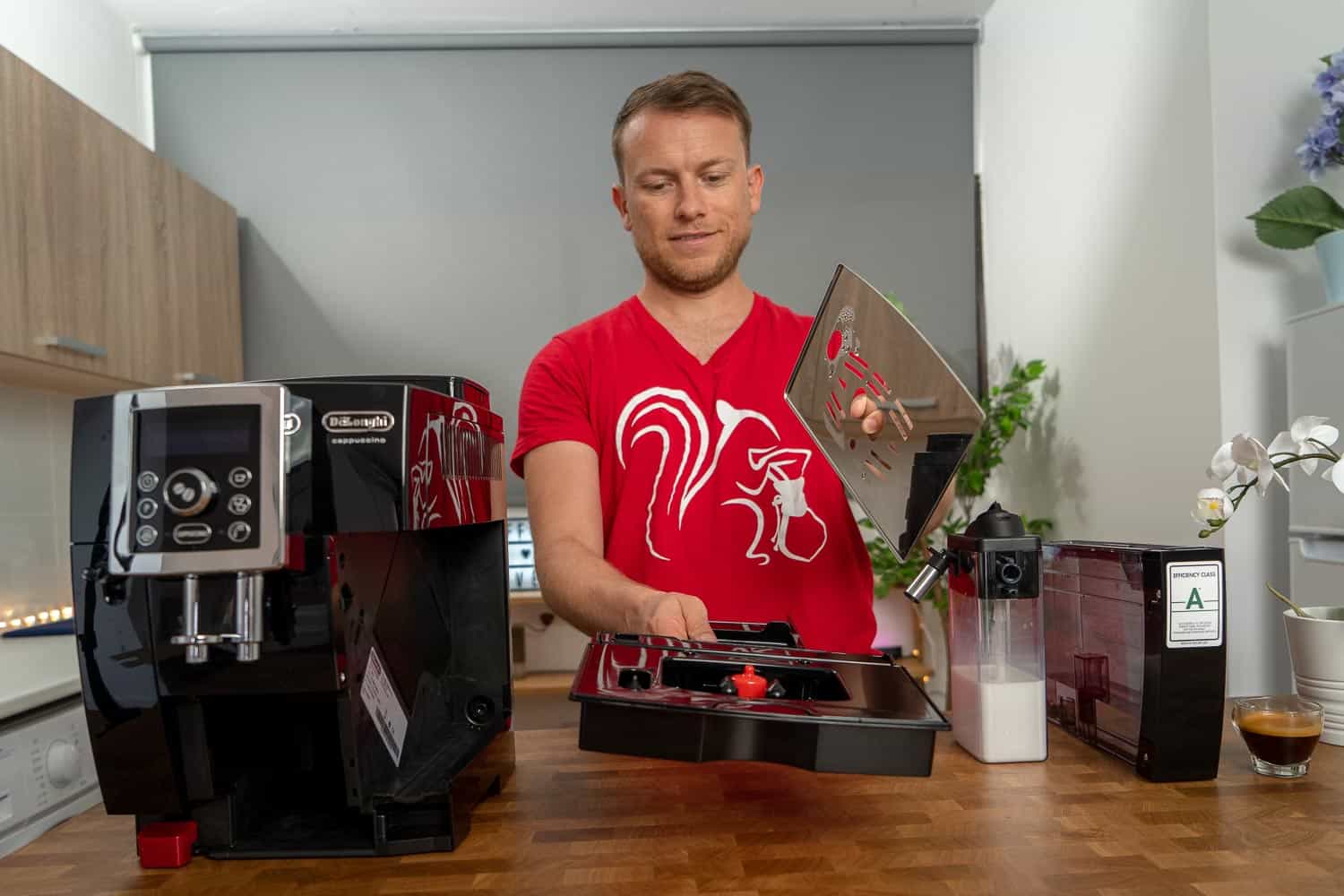 https://www.coffeeness.de/wp-content/uploads/2019/09/delonghi-ecam-23.466.b-auffang.jpg