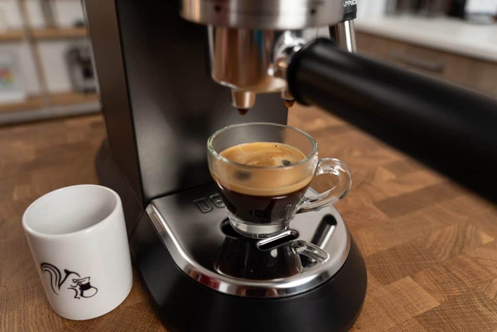 ☕️ ¡Probamos la DE'LONGHI DEDICA EC685!  ✓ ¿ES RECOMENDABLE esta cafetera  CON ESPUMADOR? OPINIONES 