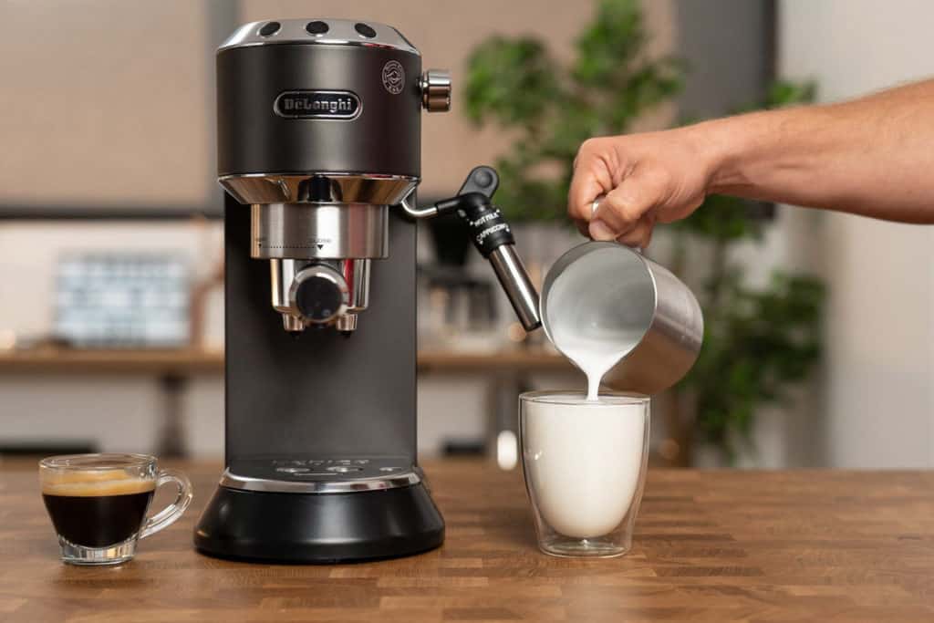 Cafetera Estilosa Espresso De'Longhi Acero