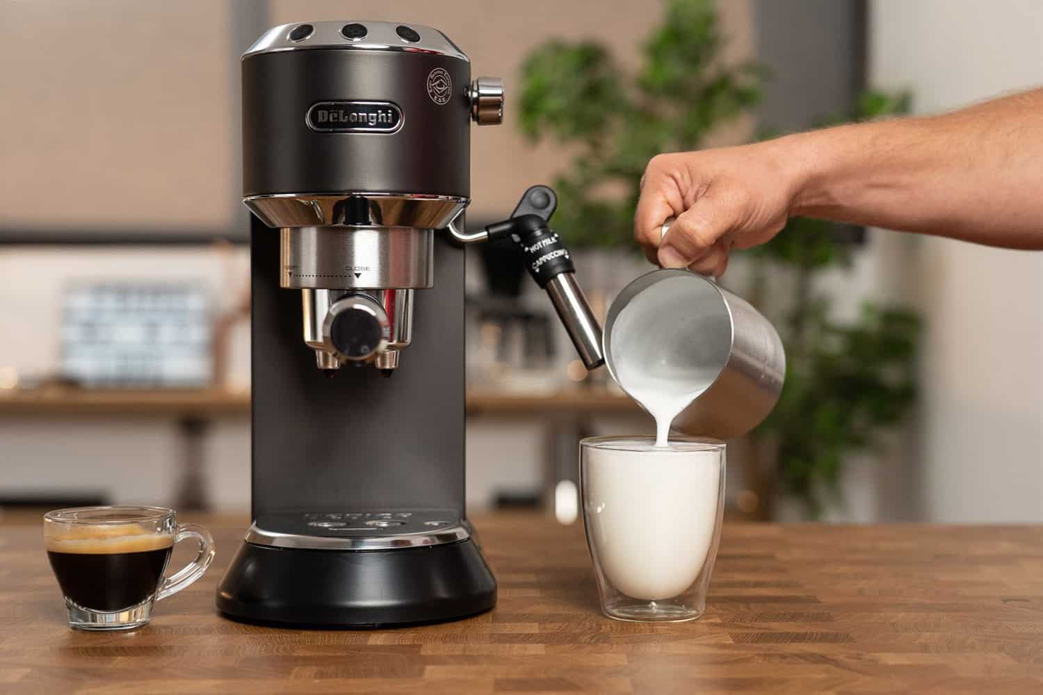 Delonghi Dedica EC685 avis : le meilleur pour les débutants ?