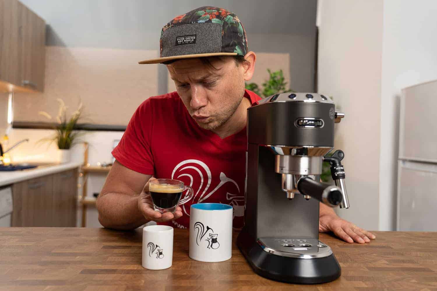 DeLonghi EC685bk Arne se lo pasa pipa con el expreso recién hecho