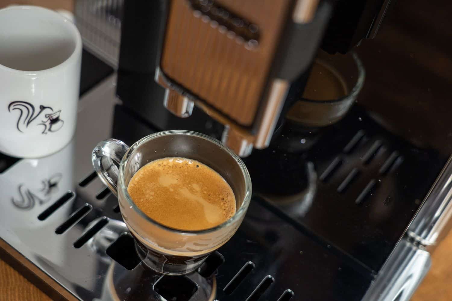 Nouveauté Delonghi : Maestosa, la machine automatique avec 2 bacs à grains  ! - Blog des Cafés Pfaff