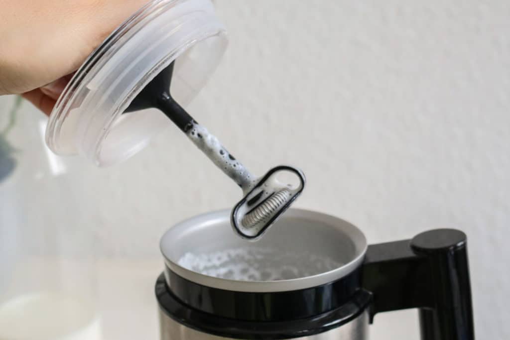 Melitta Cremio Milchaufschaeumer fertig aufgeschaeumt
