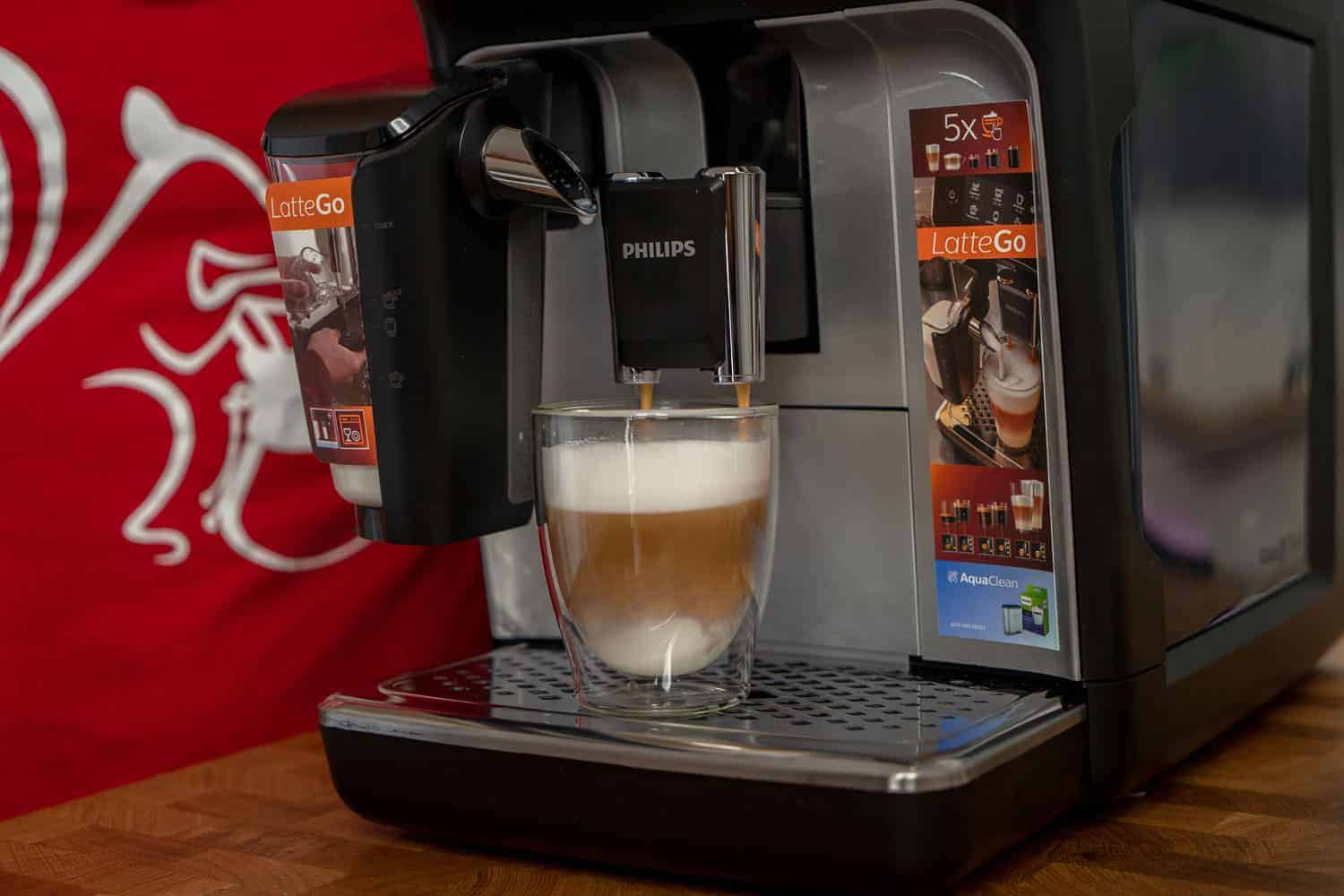 Philips 3200 LatteGo & Iced Coffee Machine Review With a Coffee