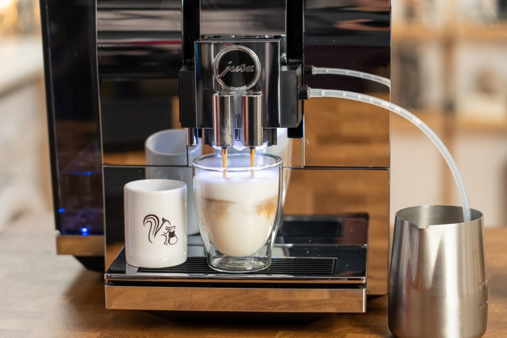 Jura Z8 Kaffeevollautomat Milchkaffeebezug