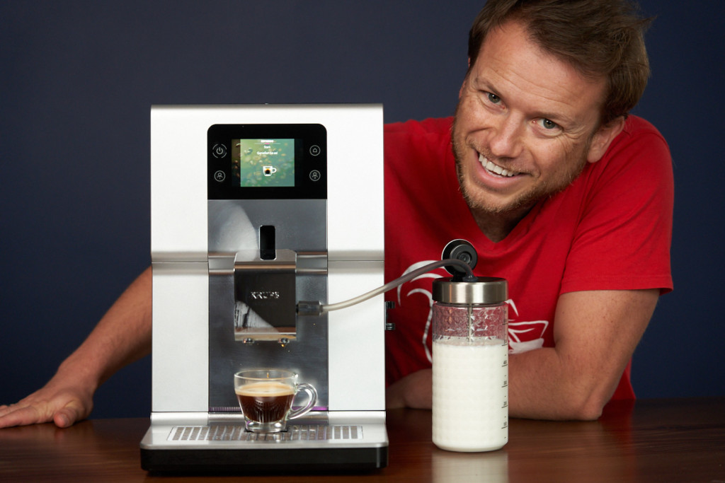 Meilleure machine a cafe a grain Krups Intuition Preference mousse de lait Arne sourit

