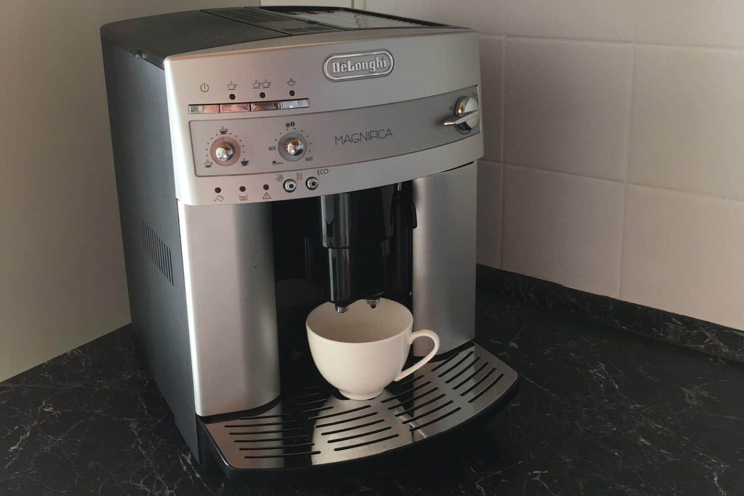 De'Longhi Magnifica, Machine a Café Grain ESAM3200S, Machine