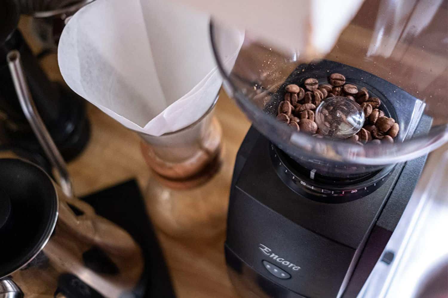 https://www.coffeeness.de/wp-content/uploads/2021/11/Baratza-Encore-Electric-Coffee-Grinder.jpg