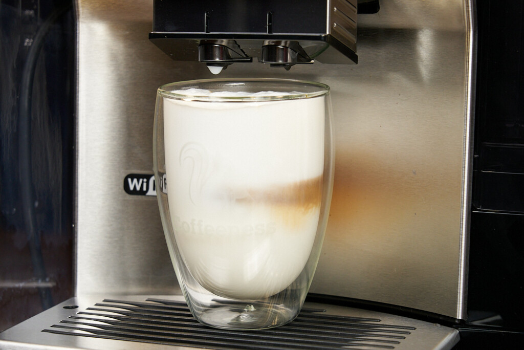 Siemens EQ700 Integral Bezug Latte Macchiato nah