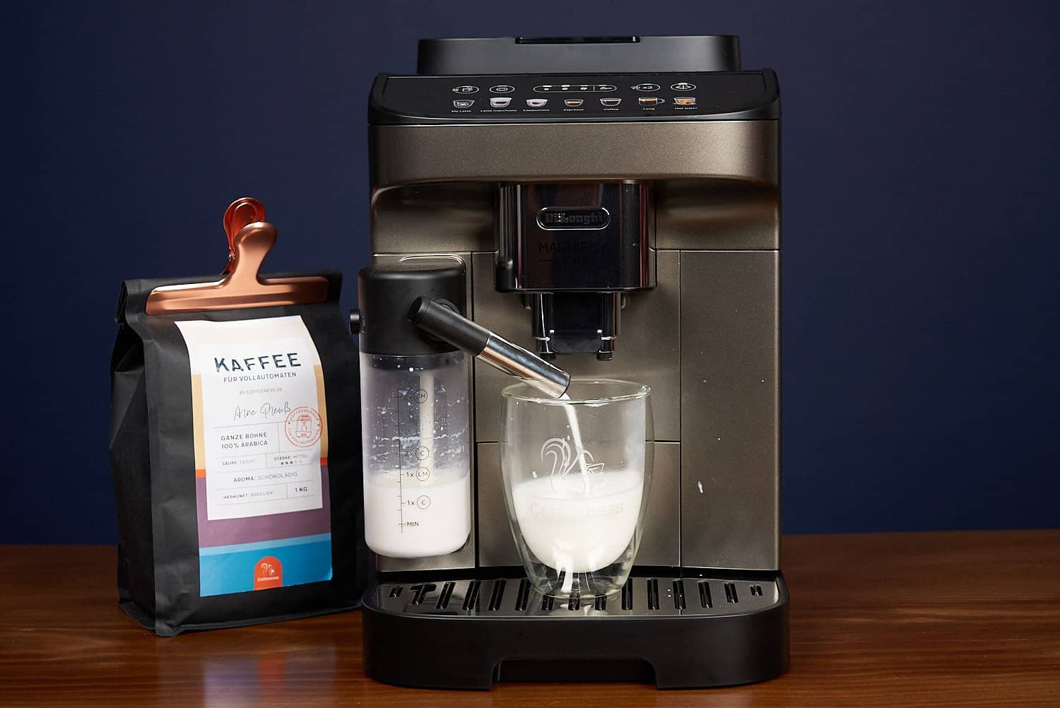 The DeLonghis Magnifica Evos automatic Milk Frothing System in action