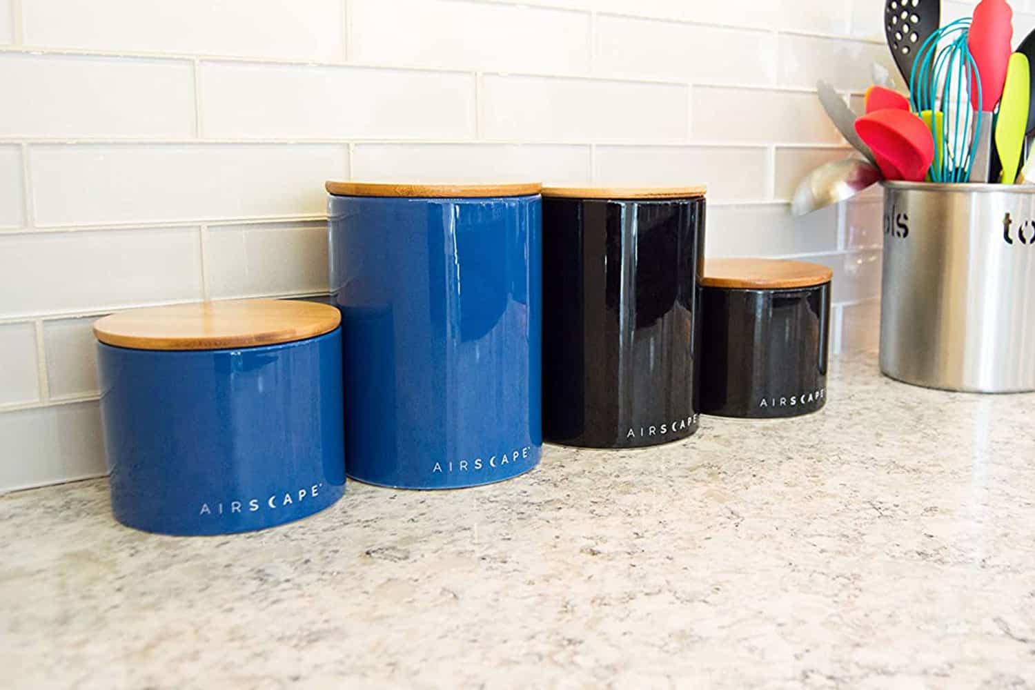 https://www.coffeeness.de/wp-content/uploads/2022/01/Airscape-Canisters-on-Kitchen-Counter.jpg