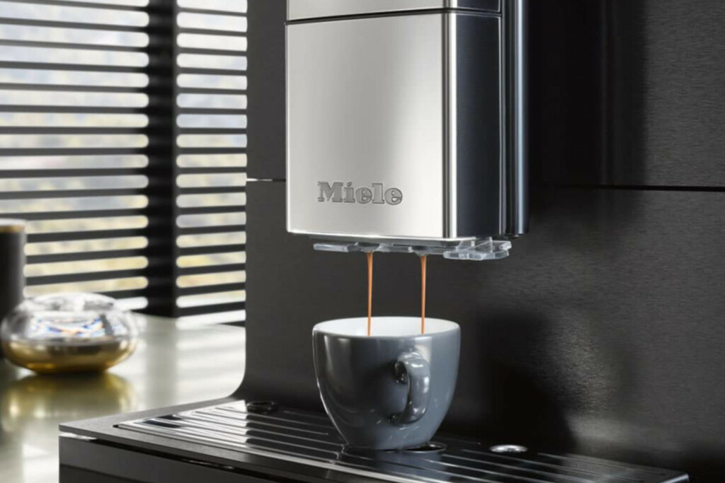 Preparing a delicious coffee with the Miele CM 7750 CoffeeSelect