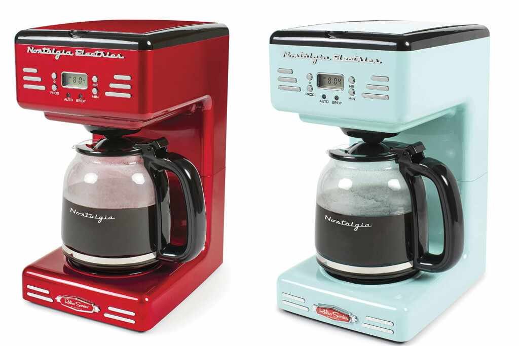 Two example colors of the nostalgia coffee maker.
