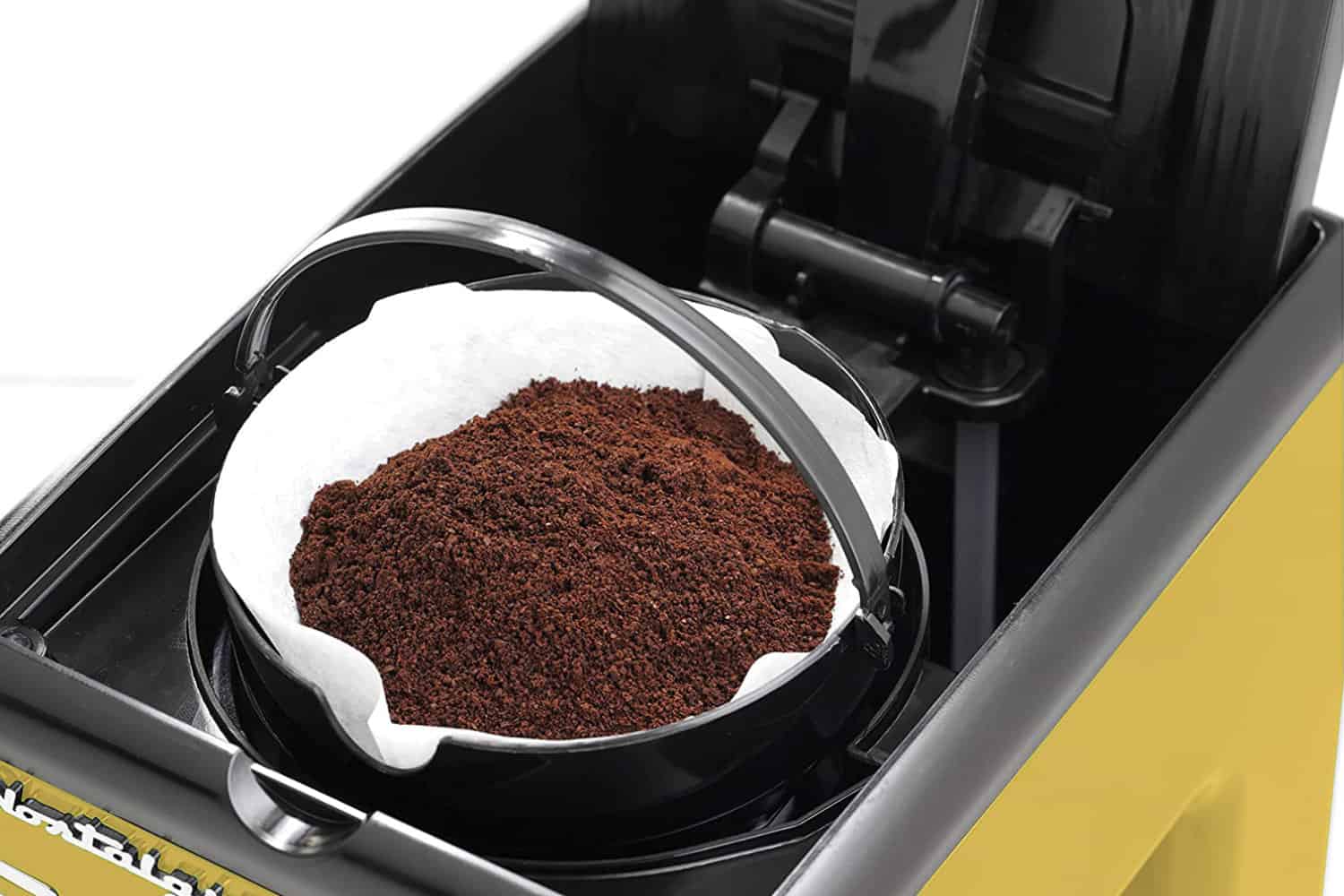 https://www.coffeeness.de/wp-content/uploads/2022/07/nostaliga-coffee-maker-yellow-filter-with-coffee-grounds.jpg