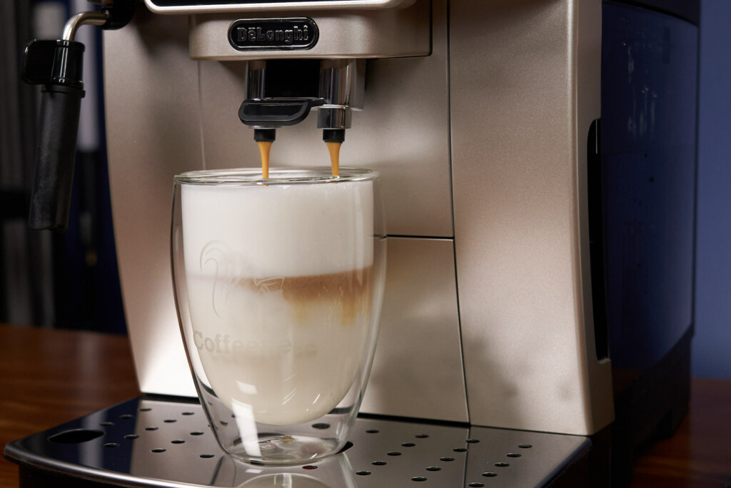 DeLonghi Magnifica Start Latte Macchiato nah