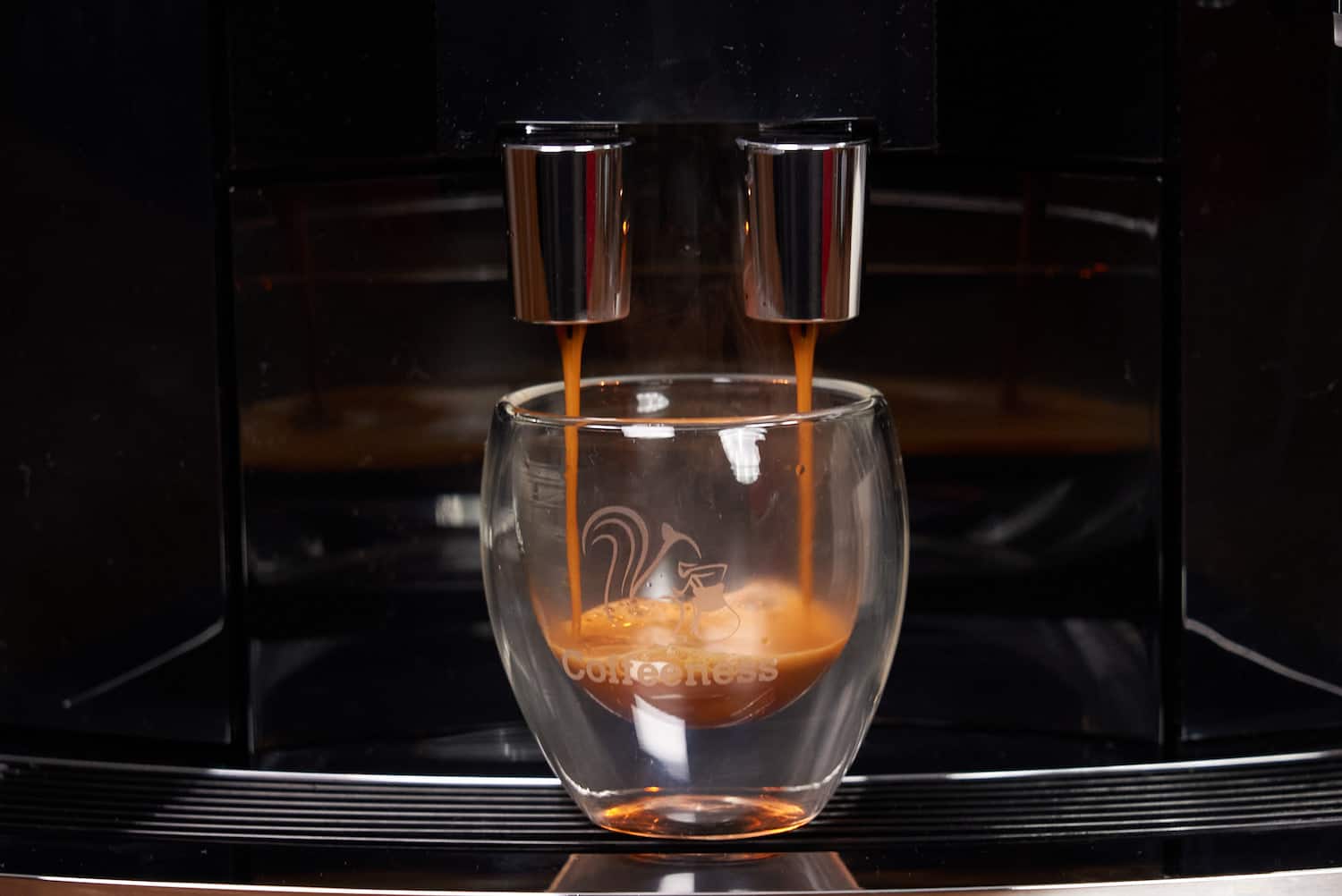 Jura J8 Test 2024: Kaffeevollautomat mit Sirup-Funktion