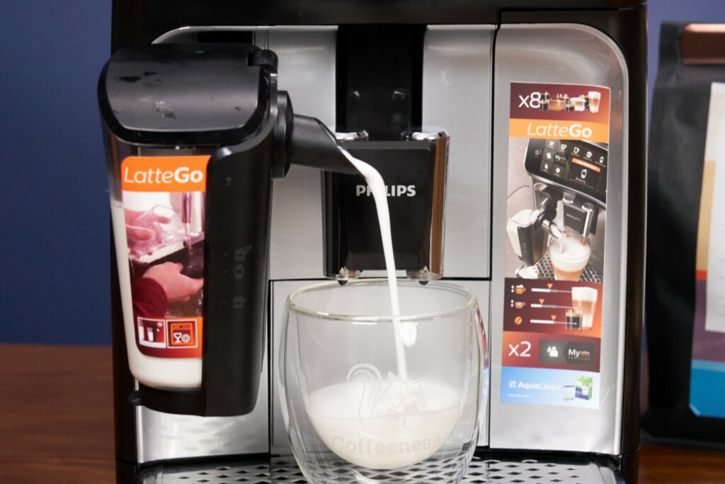 Revue : la machine à café Philips LatteGo (série 4300) - Le Blog de Néroli