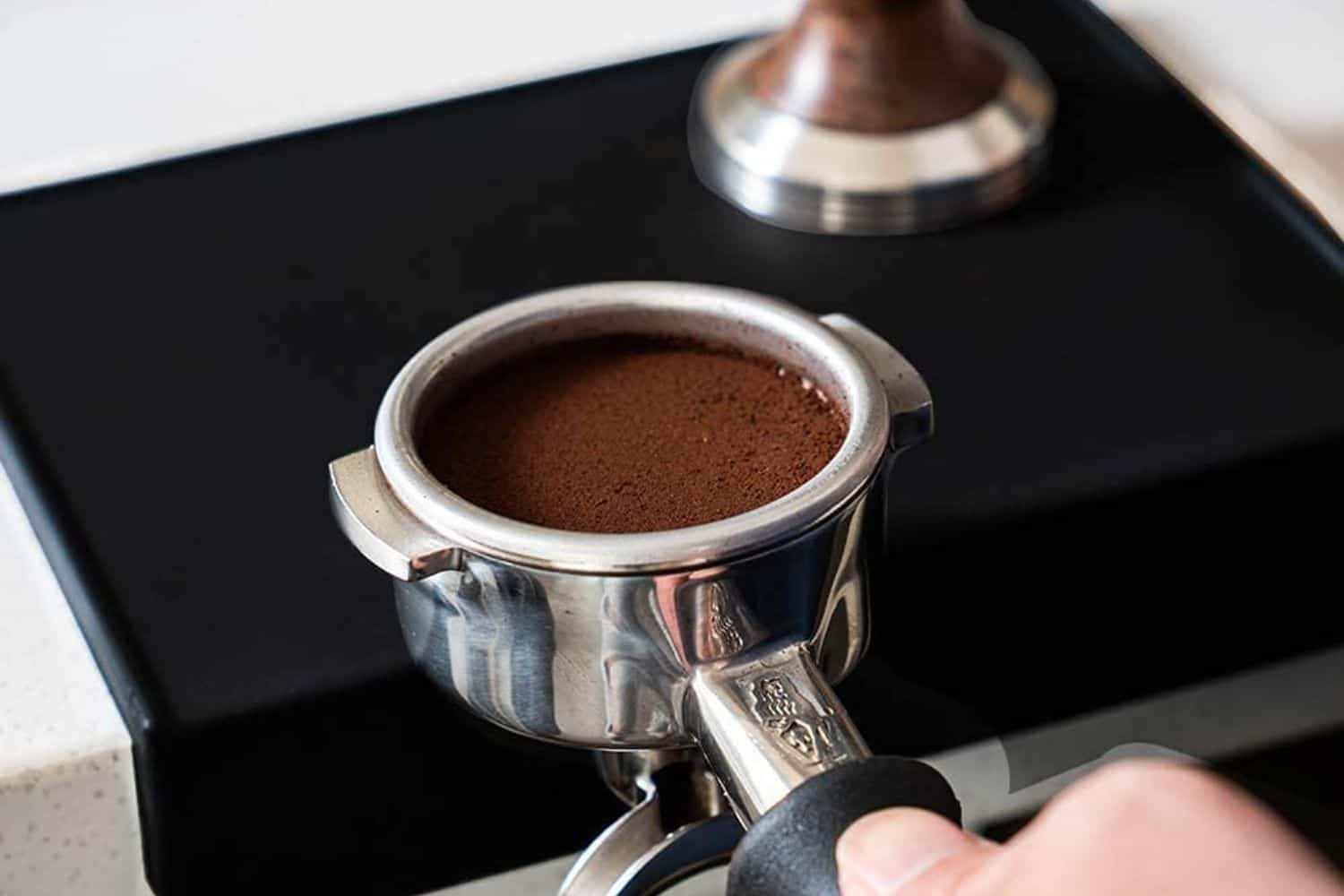 https://www.coffeeness.de/wp-content/uploads/2023/01/Espresso-Tamping-Mat.jpg