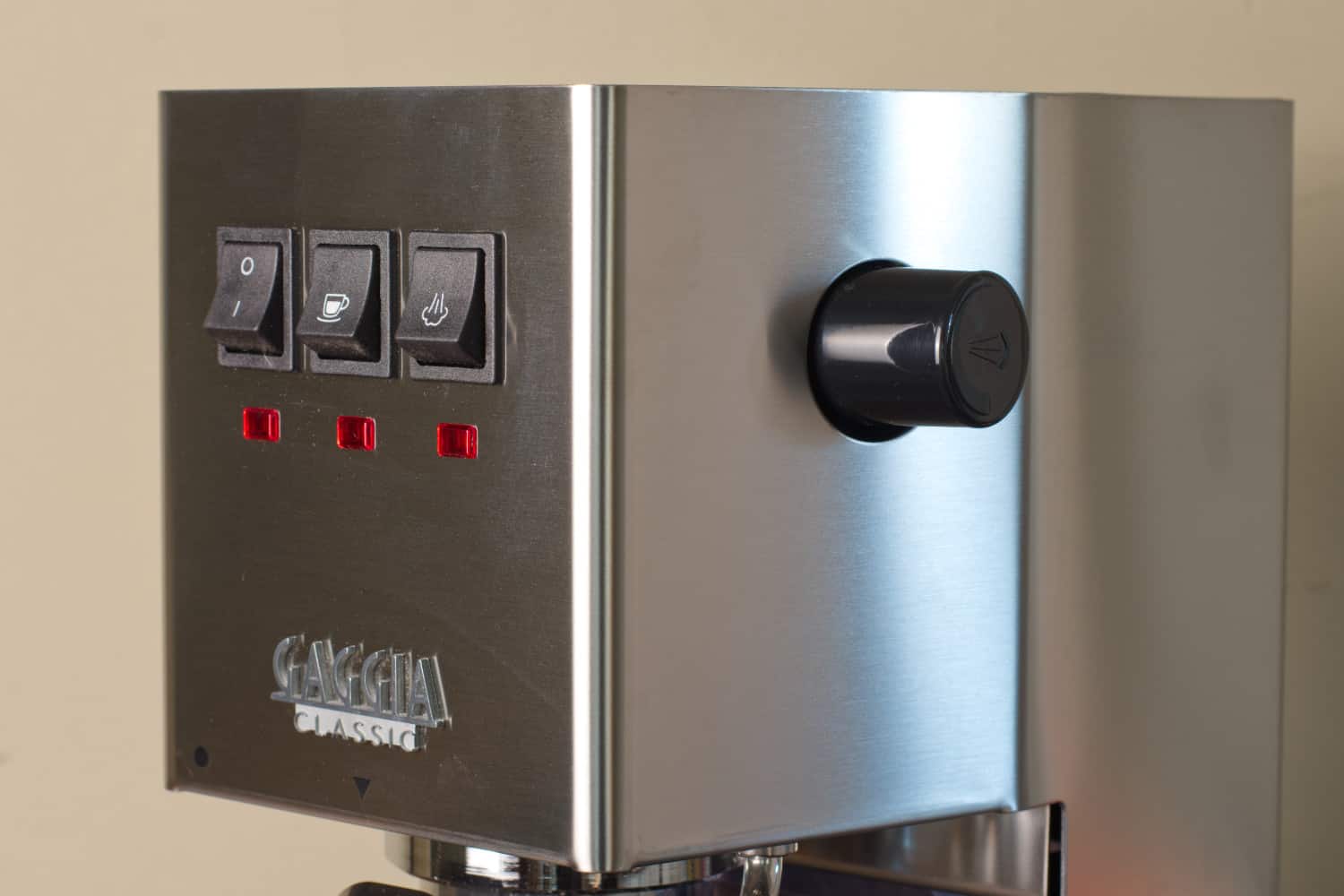 https://www.coffeeness.de/wp-content/uploads/2023/01/gaggia-classic-pro-switch-steam-wand.jpg