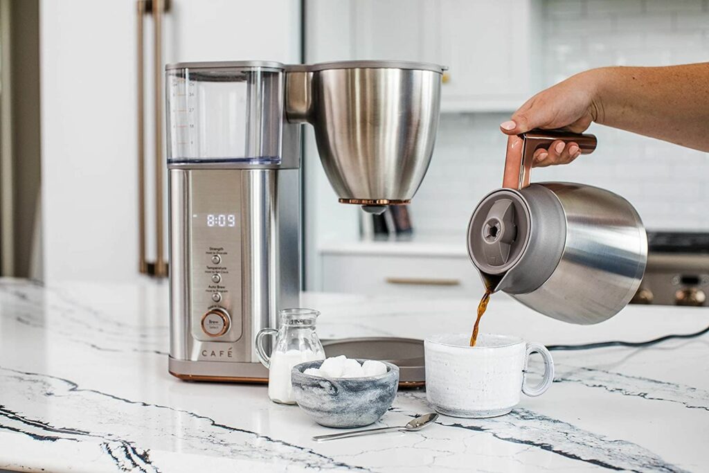 Pouring coffee with the Café coffee maker's thermal carafe.