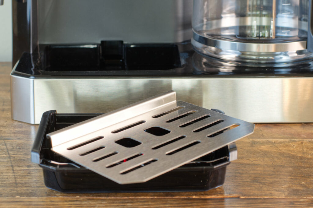 The DeLonghi All in One's removable drip tray.