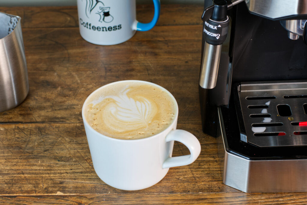 A latte made with the DeLonghi All in One.