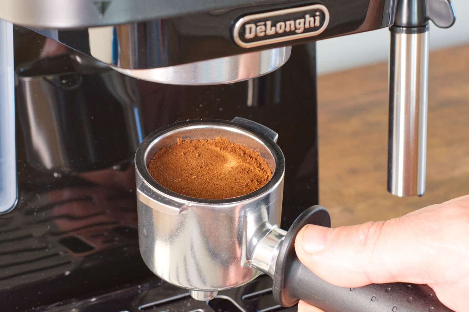 DeLonghi Stilosa Review 2024: A Compact Beginner Machine!