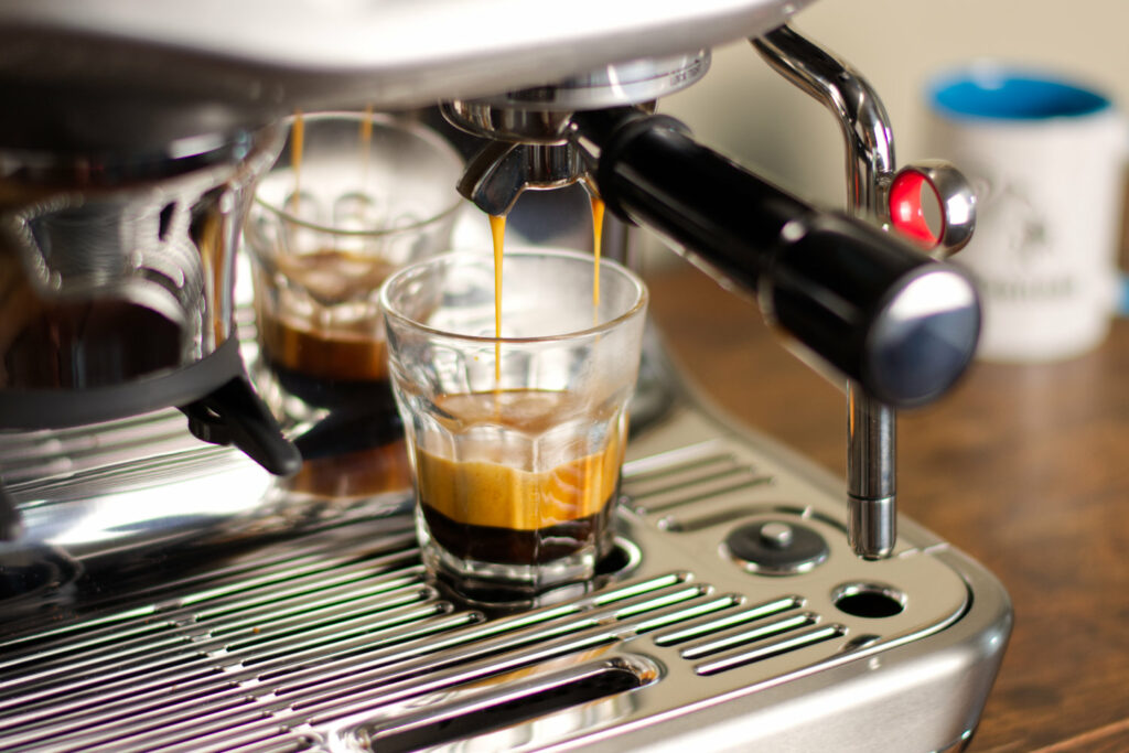 Pulling a nice shot of espresso from a breville espresso machine