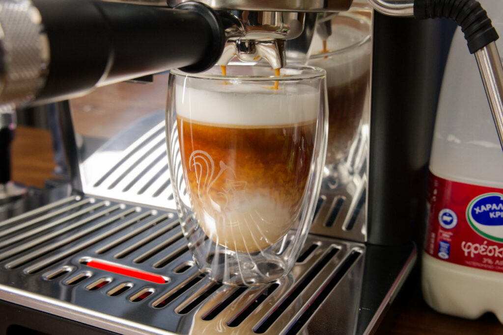 Comment faire du Latte Art avec La Specialista de Delonghi par  Coffee-Webstore